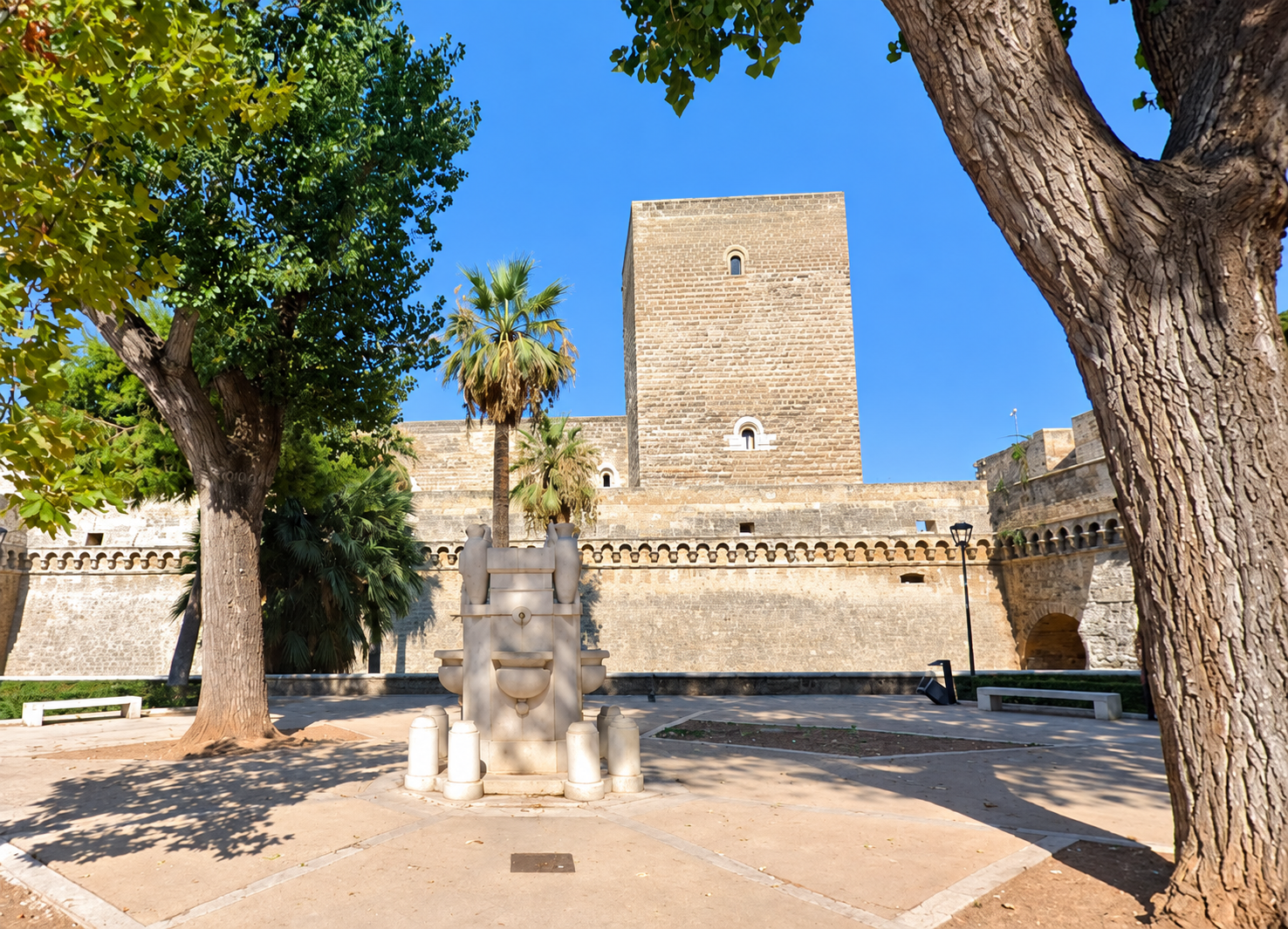 Second view of the meeting point in Giardini d'Aragona for the Bari Vecchia Old Town Tour